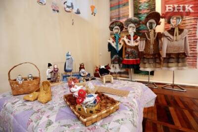 Зеркала-прялки, расписная мебель и игрушки: по каким изделиям в Коми будут выбирать «Мастера года»