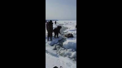 Сахалинских рыболовов оторвало на льду не опять, а снова