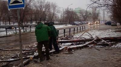 На борьбу с последствиями непогоды в Астрахани вывели 70 единиц техники