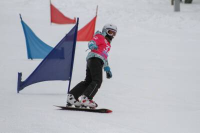 В Южно-Сахалинске провели соревнования по сноуборду