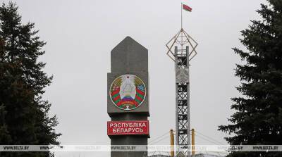 Лукашенко: наши военные намертво закрыли границу