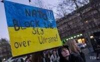 Украинцы во всем мире требуют закрыть небо над Украиной