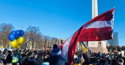 В Риге проходит акция "Вместе с Украиной! Вместе против Путина!"