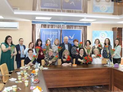 Народный фронт подарил цветы смоленским мамам особенных детей