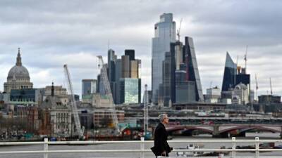 Британия рекомендует своим гражданам рассмотреть возможность покинуть Россию