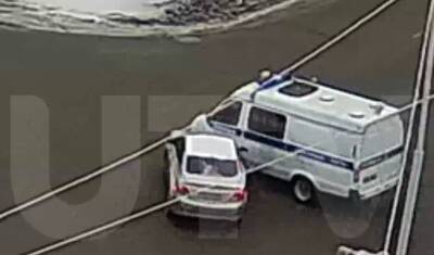 В Башкирии на перекрестке иномарка врезалась в полицейскую «Газель»