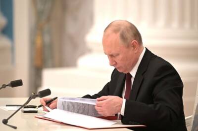 Кремль: Путин в праздники будет работать
