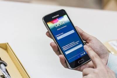 Samsung приостанавливает поставки телефонов и чипов в Россию