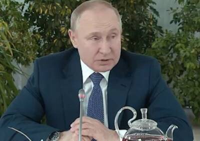 Путин ответил на вопрос о введении военного положения