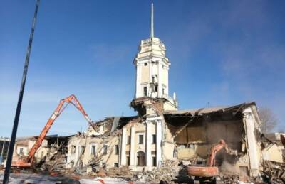 В Санкт-Петербурге начали сносить старейшее здание Ленэкспо на Васильевском острове