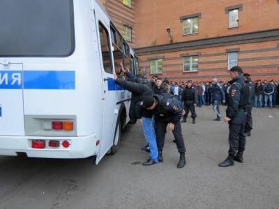 Почти 30 нелегалов задержали в Дмитрове в ходе рейда