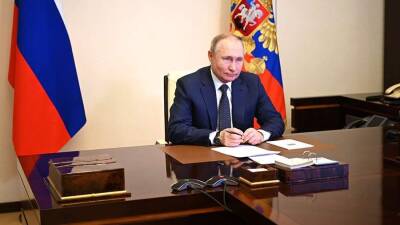 Путин распорядился определить перечень «недружественных» России стран