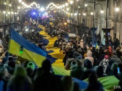 "Сине-желтый флаг развевается по всему миру". Блинкен опубликовал видео, как в разных странах поддерживают Украину