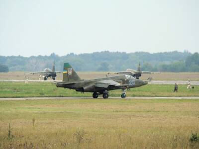 Российские военные высокоточным оружием вывели из строя аэродром ВВС Украины в Староконстантинове