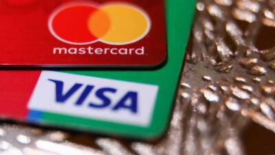НСПК: карты Visa и Mastercard проработают до конца срока, а затем банки сами выпустят МИР