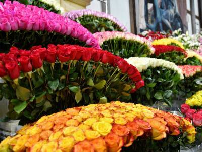 Почти 7 тысяч рублей потратят нижегородцы на подарки и цветы к 8 Марта