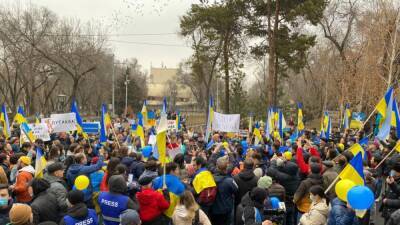 Продолжаются акции против вторжения России на территорию Украины