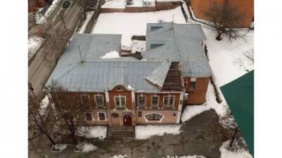 В Пензе ветер сорвал крышу с музыкальной школы на ул. Богданова