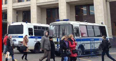 На Манежной площади в центре Москвы усилили меры безопасности
