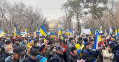 Вторжение России: в Алматы проходит массовая акция в поддержку Украины (ФОТО, ВИДЕО)