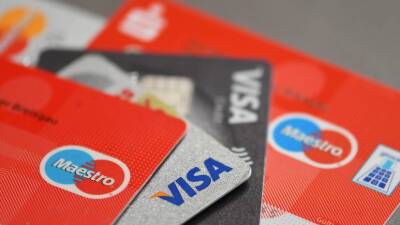 «Никаких проблем не будет»: как прекращение работы Visa и Mastercard в России может отразиться на клиентах банков