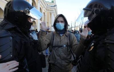 В РФ на антивоенных митингах задержано 1,5 тысяч человек