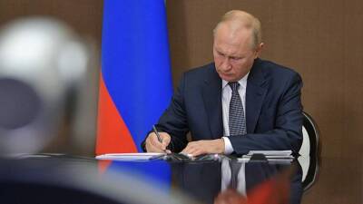 Путин подписал закон об усилении наказания за педофилию и ее укрывательство