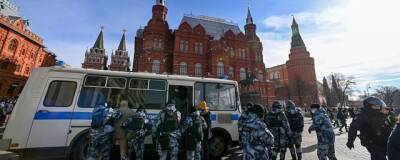 МВД России: на несогласованных митингах в Москве и Петербурге задержано около 2,4 тыс. человек