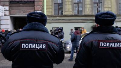 Во время незаконной акции в Петербурге произошло нападение на сотрудников правопорядка