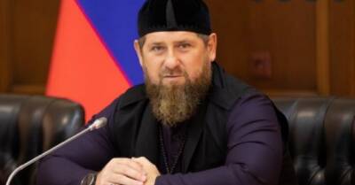 Кадыров предложил решить "груз проблем, которые легли на Зеленского"