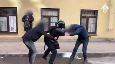 Бастрыкин взял на контроль нападение на полицейского в Петербурге
