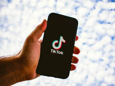 TikTok приостановил стриминг в России