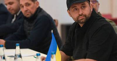 Член украинской делегации объяснил ношение бейсболки на переговорах