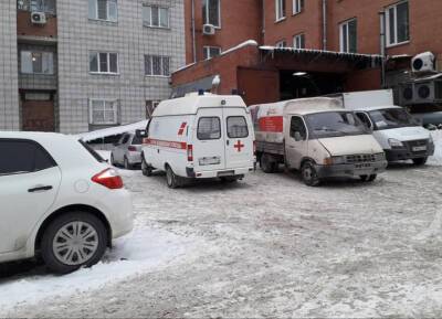 Третьеклассницу с тяжелыми травмами нашли под окнами пятиэтажки в Бердске