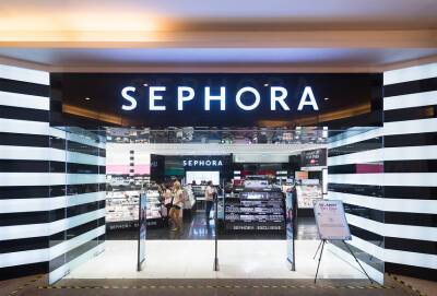 Косметическая компания Sephora закрывает магазины в России