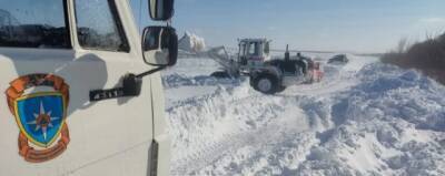 В Самарской области спасатели освободили из снежного плена на трассе свыше полусотни человек