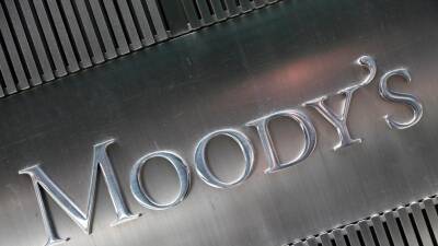 Moody's понизило кредитный рейтинг России