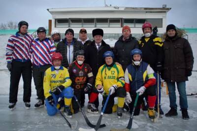 В Хабаровске прошел ветеранский турнир по хоккею с мячом