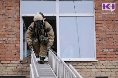 В Коми на пожаре погиб мужчина, эвакуировались 30 человек