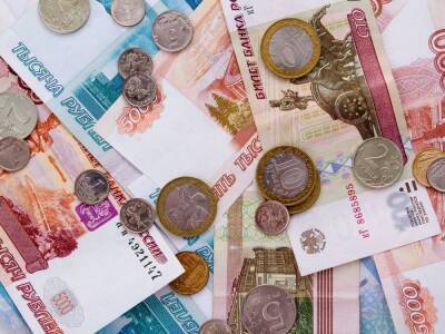 Российский рубль обвалился еще на 10%