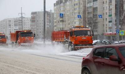 После снегопада дорожные службы Тюмени будут работать круглосуточно