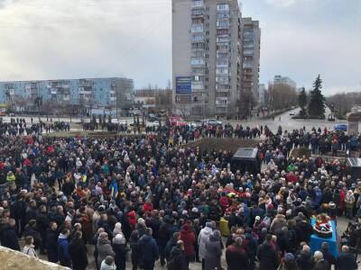 Сотни жителей Энергодара пришли проститься с погибшими защитниками Запорожской АЭС