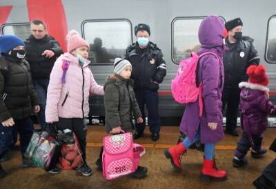 Более 6 тыс. жителей Донбасса пересекли границу с РФ за сутки в Ростовской области