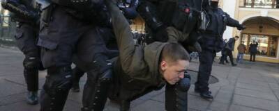 В суды Петербурга после антивоенного митинга 6 марта поступило 400 дел