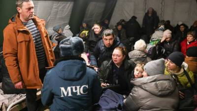 Автобус с прошедшими по гуманитарному коридору жителями Украины пересек границу РФ
