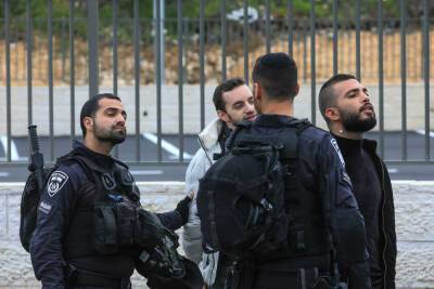 В Иерусалиме застрелен палестинец, напавший на полицейских с ножом