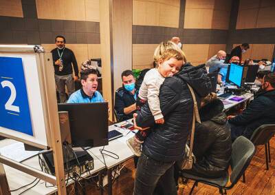 Прага ищет добровольцев для помощи беженцам в центре регистрации