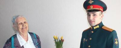 На Сахалине военнослужащие поздравили женщин с 8 Марта
