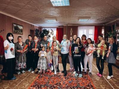 Нижегородские волонтеры поздравили беженок из Донбасса с 8 Марта
