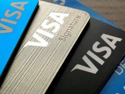 Карты Mastercard и Visa еще действуют, но деньги за границей уже зависли